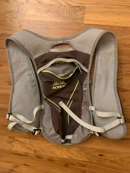 Photo of free Running vest (Maple Leaf) #1