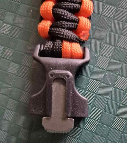 Photo of free 5 in 1 Survival Wristband (Handforth SK9) #3