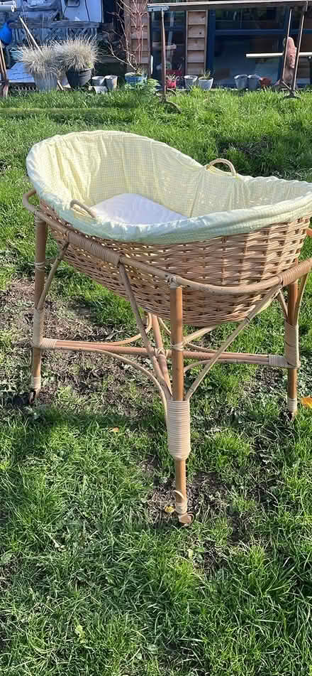 Photo of free Vintage Moses basket (SY7) #3