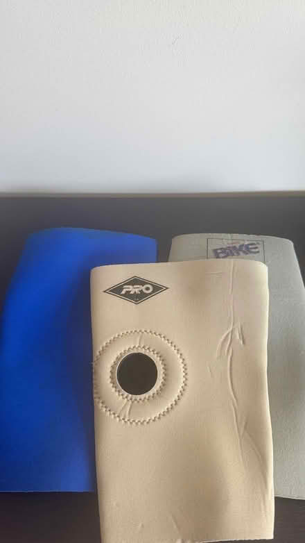 Photo of free Knee braces (Redwood Shores library) #1