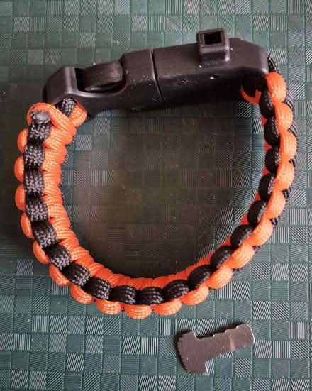 Photo of free 5 in 1 Survival Wristband (Handforth SK9) #2