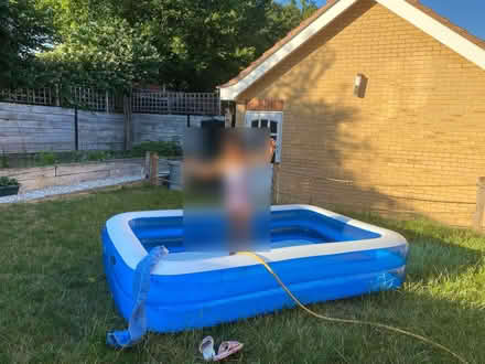 Photo of free large, blue, white rectangular paddling pool (Hoddesdon EN11) #1