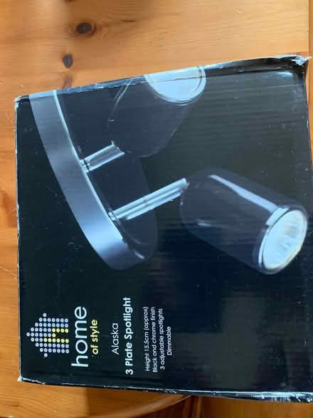Photo of free 3 plate spotlights (Calne SN11) #1