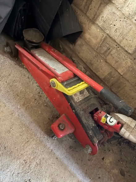 Photo of free trolley jack (NN3 Meadowfields) #1