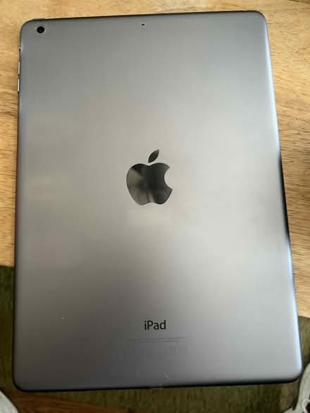 Photo of free Old iPad (Aylesbury, HP21) #2