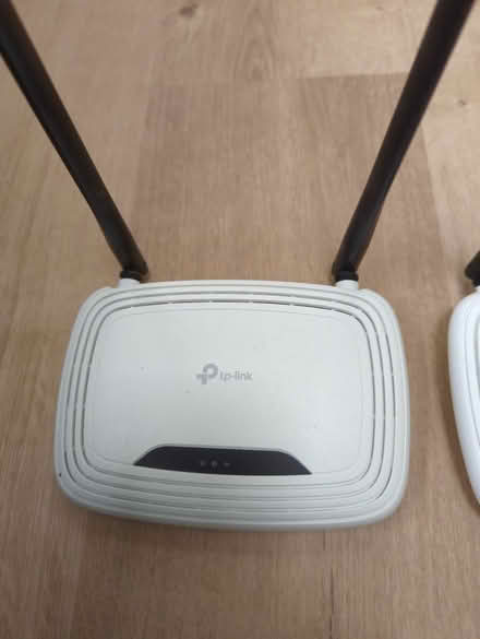 Photo of free Pair of to link wifi access points (Kenpshott RG22) #2