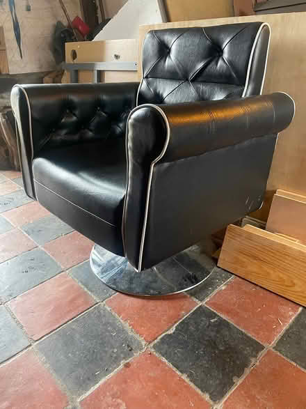 Photo of free Barbers chair (SY7) #2