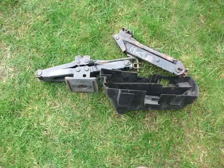 Photo of free Car jacks, 2 pieces (Woodthorpe LE11) #1