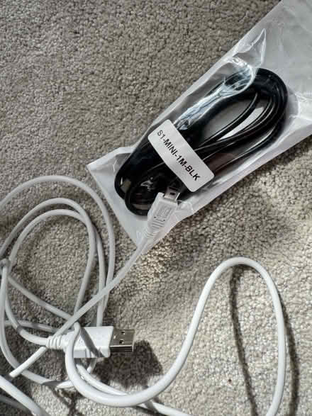 Photo of free 2 cables #2 (GL3) #1