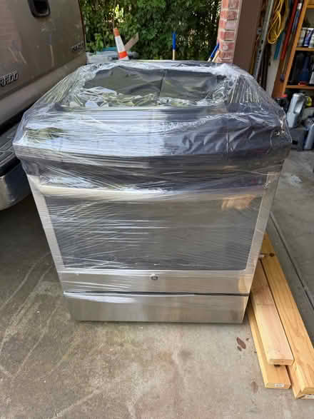 Photo of free Gas range/stove (East Davis) #1