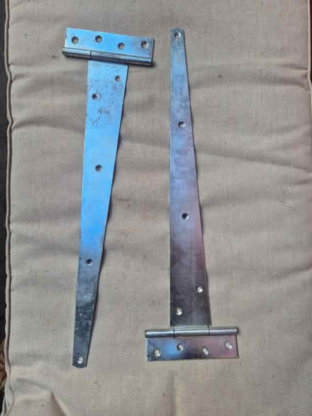 Photo of free Medium Tee Hinges gate (Sw155au, Barnes) #1