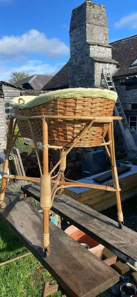 Photo of free Vintage Moses basket (SY7) #2