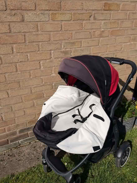 Photo of free Graco travel system: pushchair, car seat and isofix base (Weston Rhyn SY10) #2