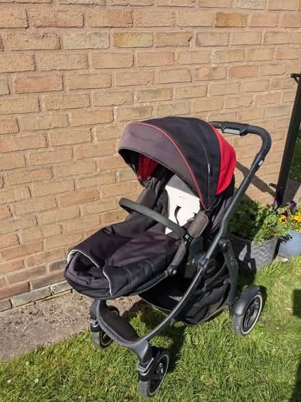 Photo of free Graco travel system: pushchair, car seat and isofix base (Weston Rhyn SY10) #1