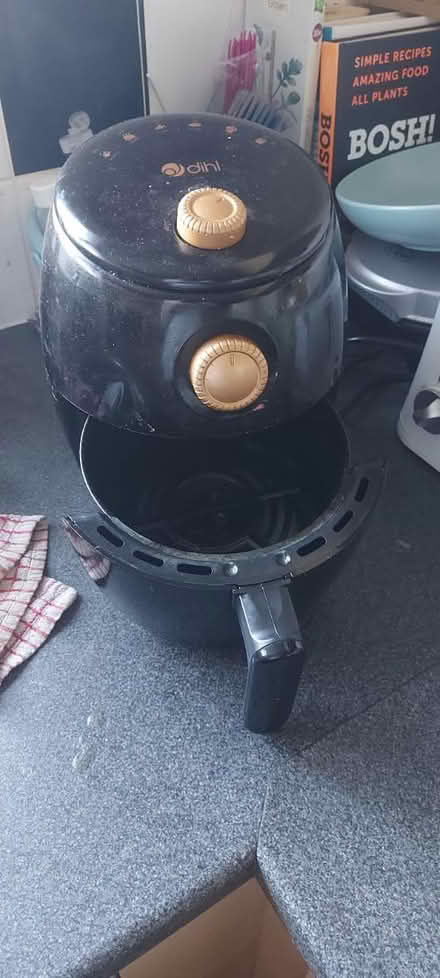 Photo of free Small air fryer (Knighton) #1
