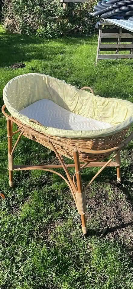 Photo of free Vintage Moses basket (SY7) #1