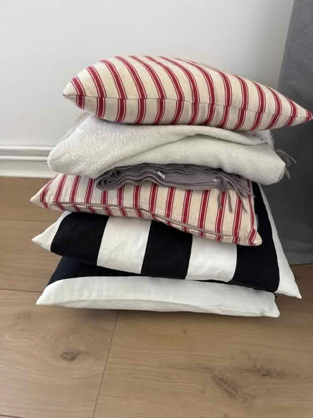 Photo of free Decorative pillows (N10 1AS) #1