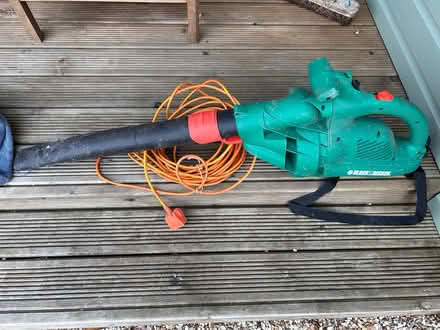 Photo of free Leaf blower old but working (CH62 bromborough) #1