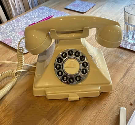 Photo of free old style telephone (Hucclecote GL3) #1