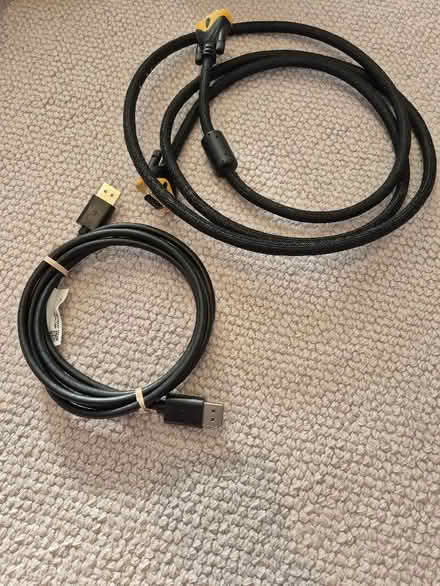 Photo of free Good vga and old style digital monitor cable (Motspur Park KT3) #1