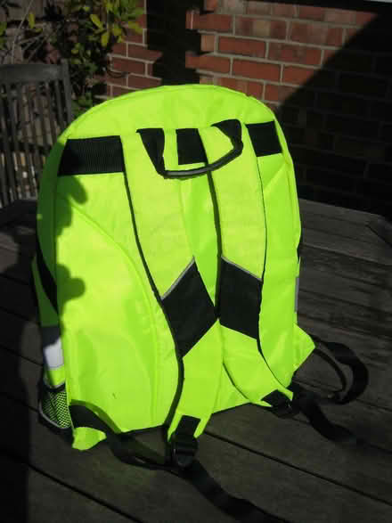 Photo of free Florescent hi viz jacket (Ruddington NG11) #4