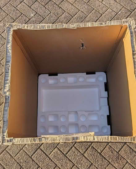 Photo of free Strong cardboard box without a lid (PL4 Greenbank.) #2