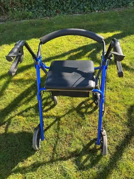 Photo of free Walker with seat and small shopping bag (West Oxfordshire OX28) #2