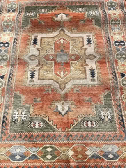 Photo of free large rug traditional pattern (Hoddesdon EN11) #1