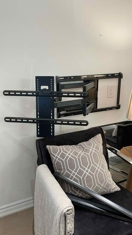 Photo of free Tv bracket (Kennedy/16th in Markham) #2