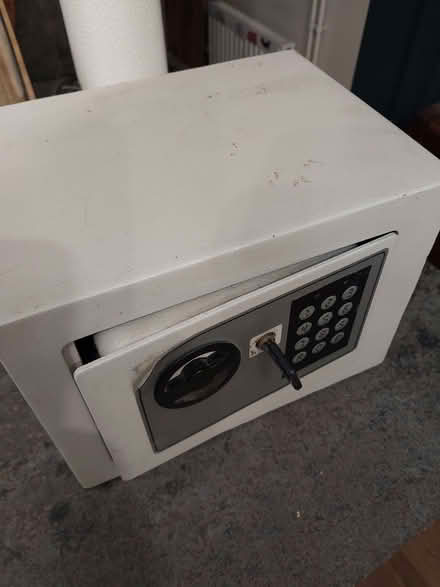 Photo of free Small electronic safe (Warkton NN16) #1