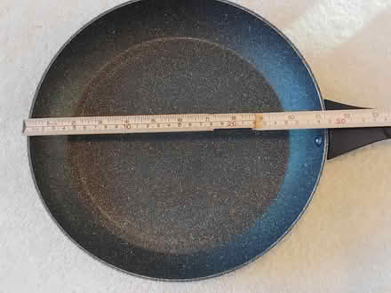 Photo of free 28 cm frying pan (SW11 Battersea) #1