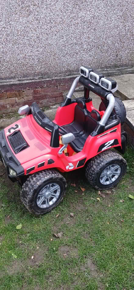 Photo of free Childs 4x4 electric jeep (Leeds L17) #2