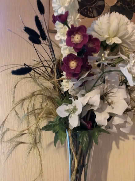 Photo of free Fake flower arrangements with vase (Hednesford WS12) #4