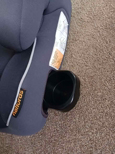 Photo of free Car seat and booster seat (Cutteslowe OX2) #4