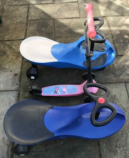 Photo of free One Wiggle Car Blue and White (BR6) #3