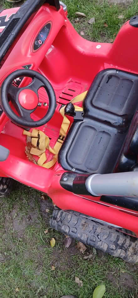 Photo of free Childs 4x4 electric jeep (Leeds L17) #3