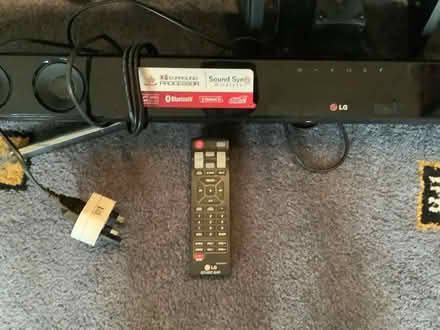 Photo of free 43” Samsung TV with stands, LG sound bar and remote controls (Deanburn EH26) #2