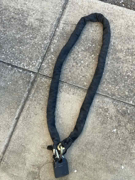 Photo of free Heavy duty chain and padlock (Greenwich/Blackheath SE10) #1