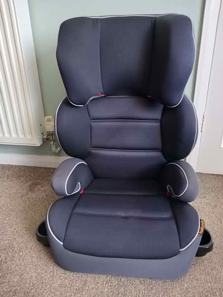 Photo of free Car seat and booster seat (Cutteslowe OX2) #1