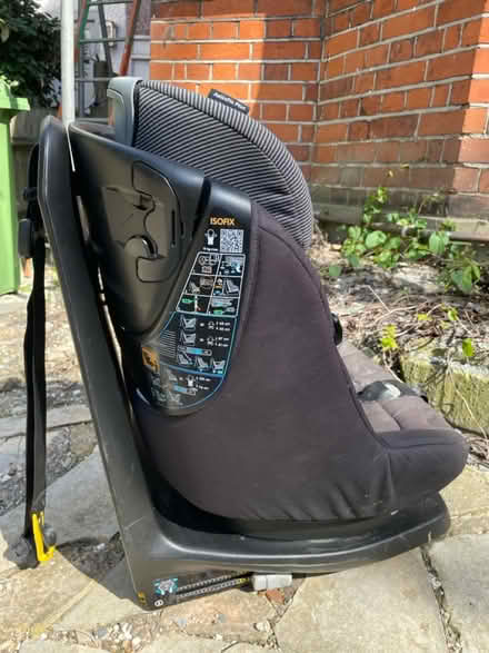 Photo of free Maxi Cosi Axissfix swivel car seat (Highgate N6) #4