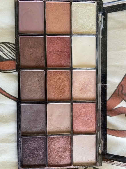 Photo of free Eyeshadow palettes (Lamorbey DA14) #4