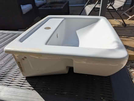 Photo of free Villeroy & Bosch bathroom sink (Arlington BN26) #4