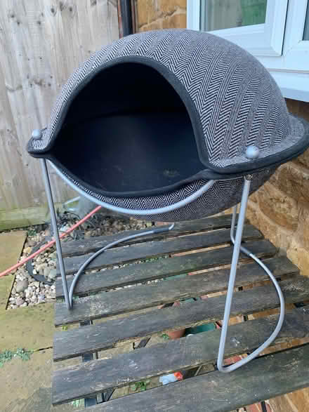 Photo of free Cat ‘pod’ bed (Bloxham OX15) #1