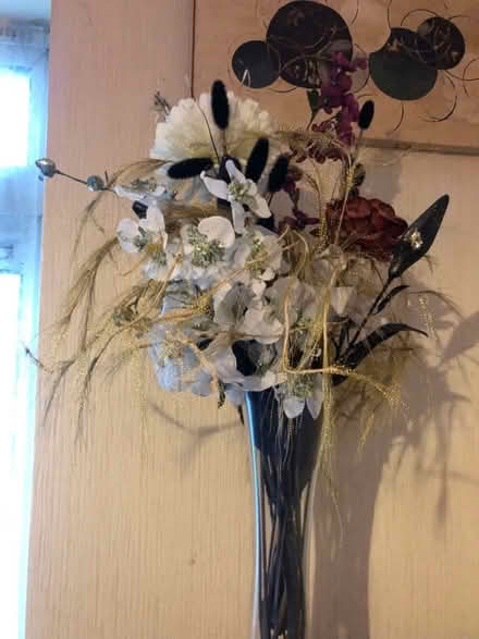 Photo of free Fake flower arrangements with vase (Hednesford WS12) #2