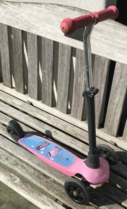 Photo of free 2 Wiggle Cars and Child's Scooter (BR6) #4