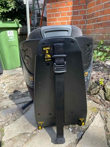 Photo of free Maxi Cosi Axissfix swivel car seat (Highgate N6) #3