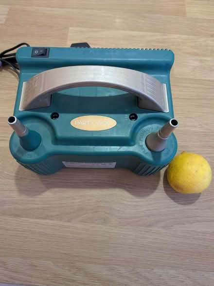 Photo of free Electric balloon pump + balloons (BN1 5GH) #4