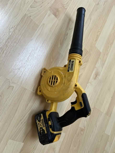 Photo of free De Walt Compact Cordless Blower (Lee-on-the-Solent PO13) #3