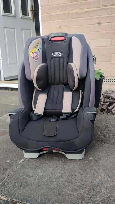 Photo of free Child's car seat (Leeds LS14) #1