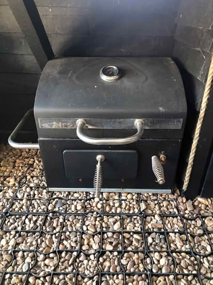 Photo of free BBQ no legs BBQ PIZZA TOPPER (Bedworth CV12) #1
